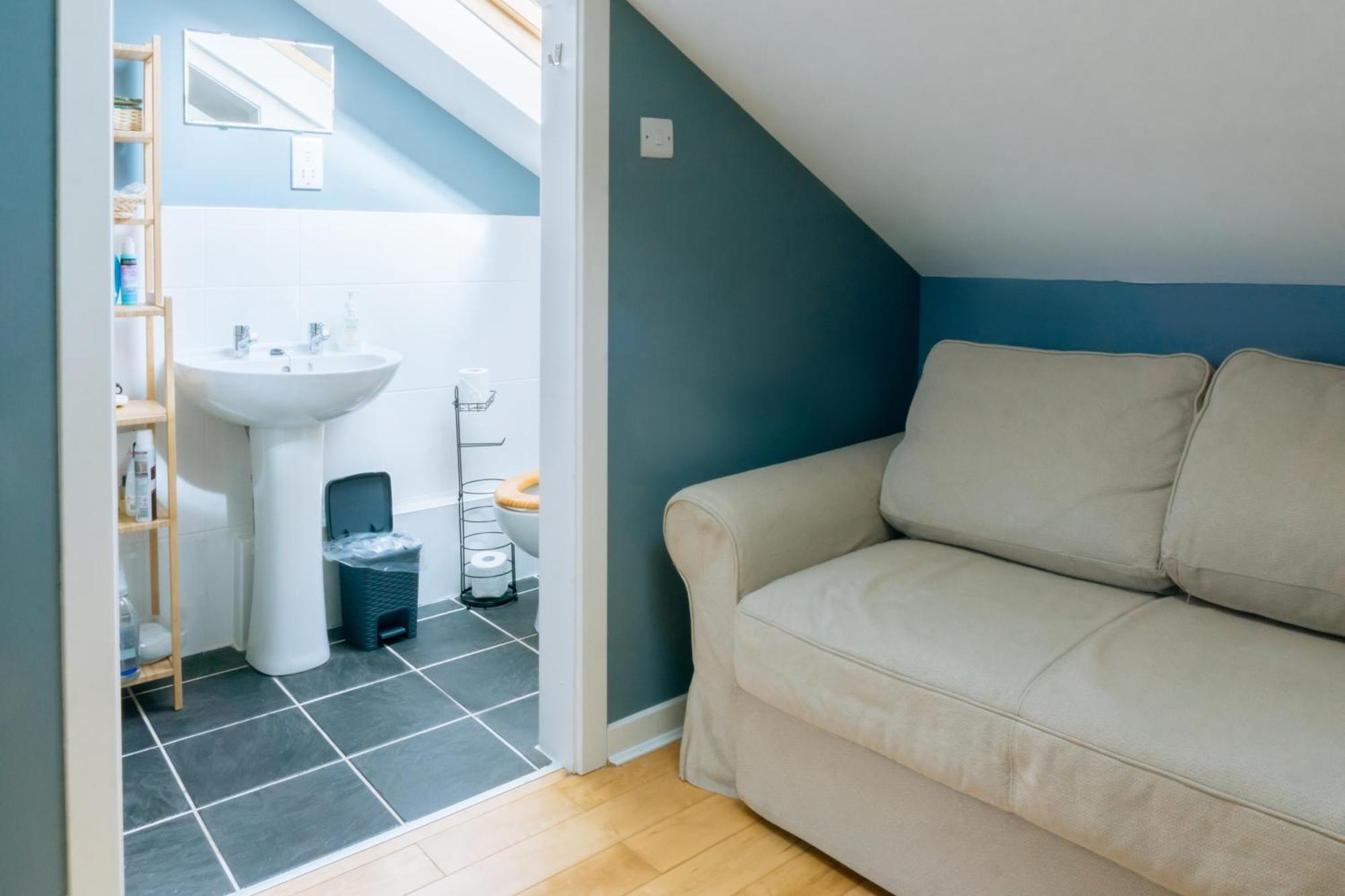 Stylish 3 Bedroom Apartment Near Hollyrood Park Единбург Екстериор снимка