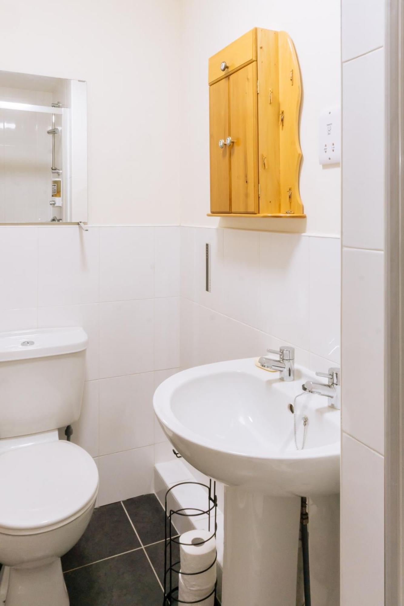 Stylish 3 Bedroom Apartment Near Hollyrood Park Единбург Екстериор снимка