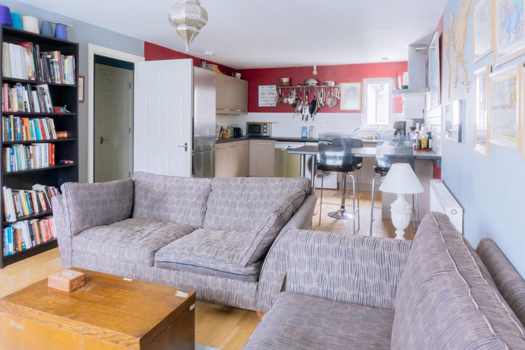 Stylish 3 Bedroom Apartment Near Hollyrood Park Единбург Екстериор снимка