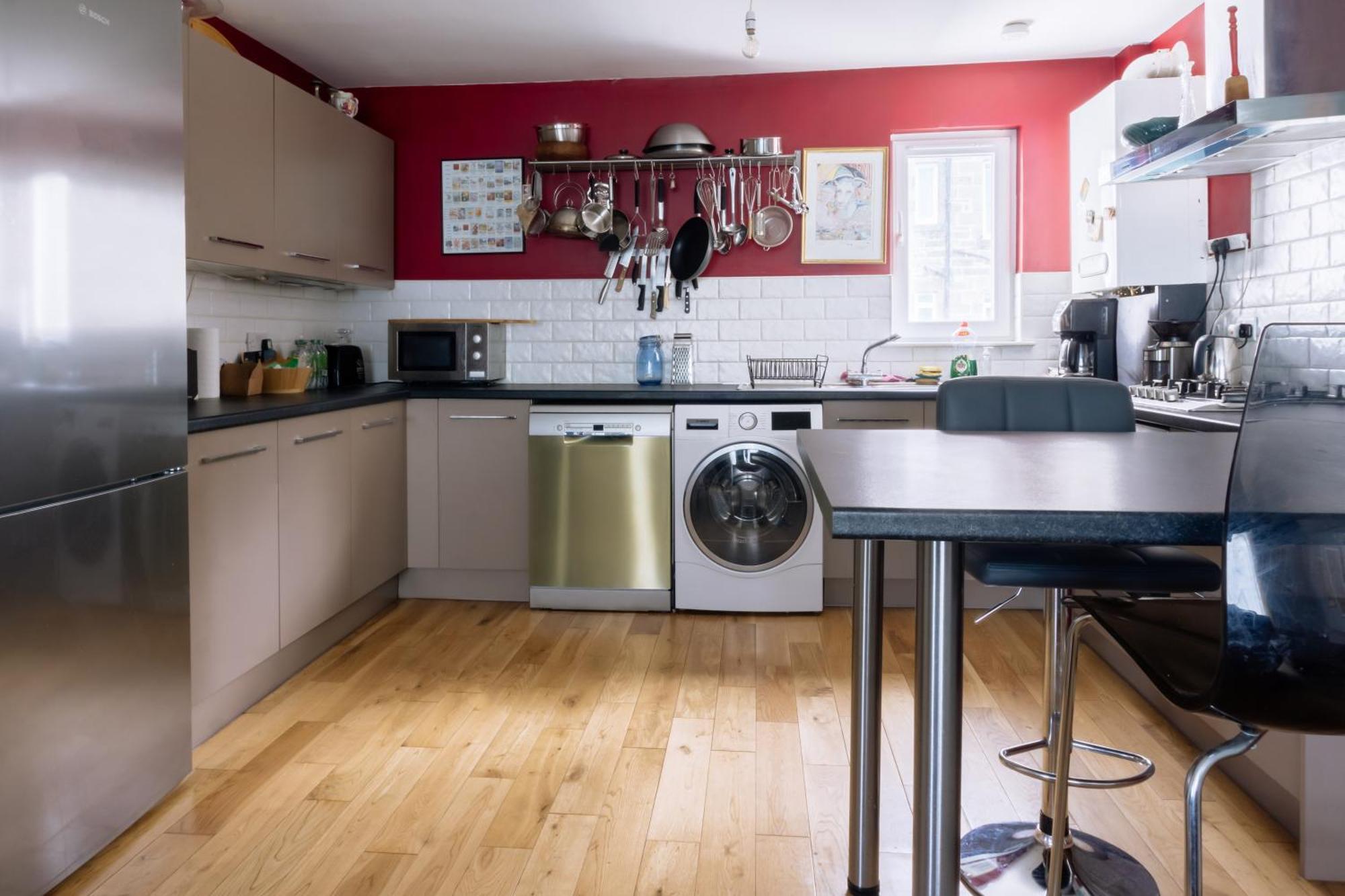 Stylish 3 Bedroom Apartment Near Hollyrood Park Единбург Екстериор снимка